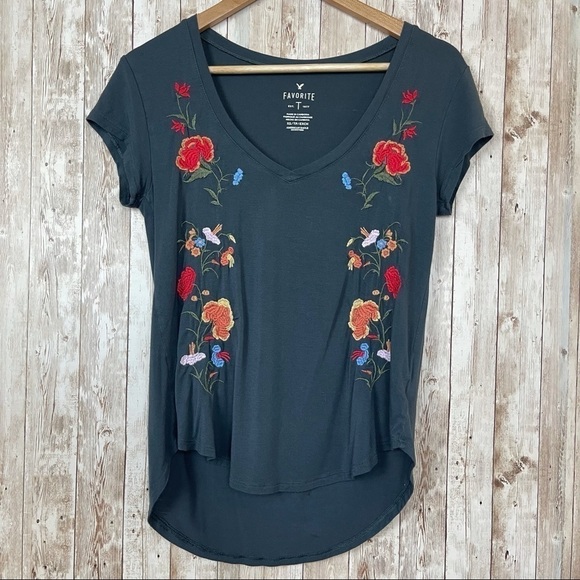 American Eagle Outfitters Tops - American Eagle Short Sleeve Floral V-Neck Sz XS